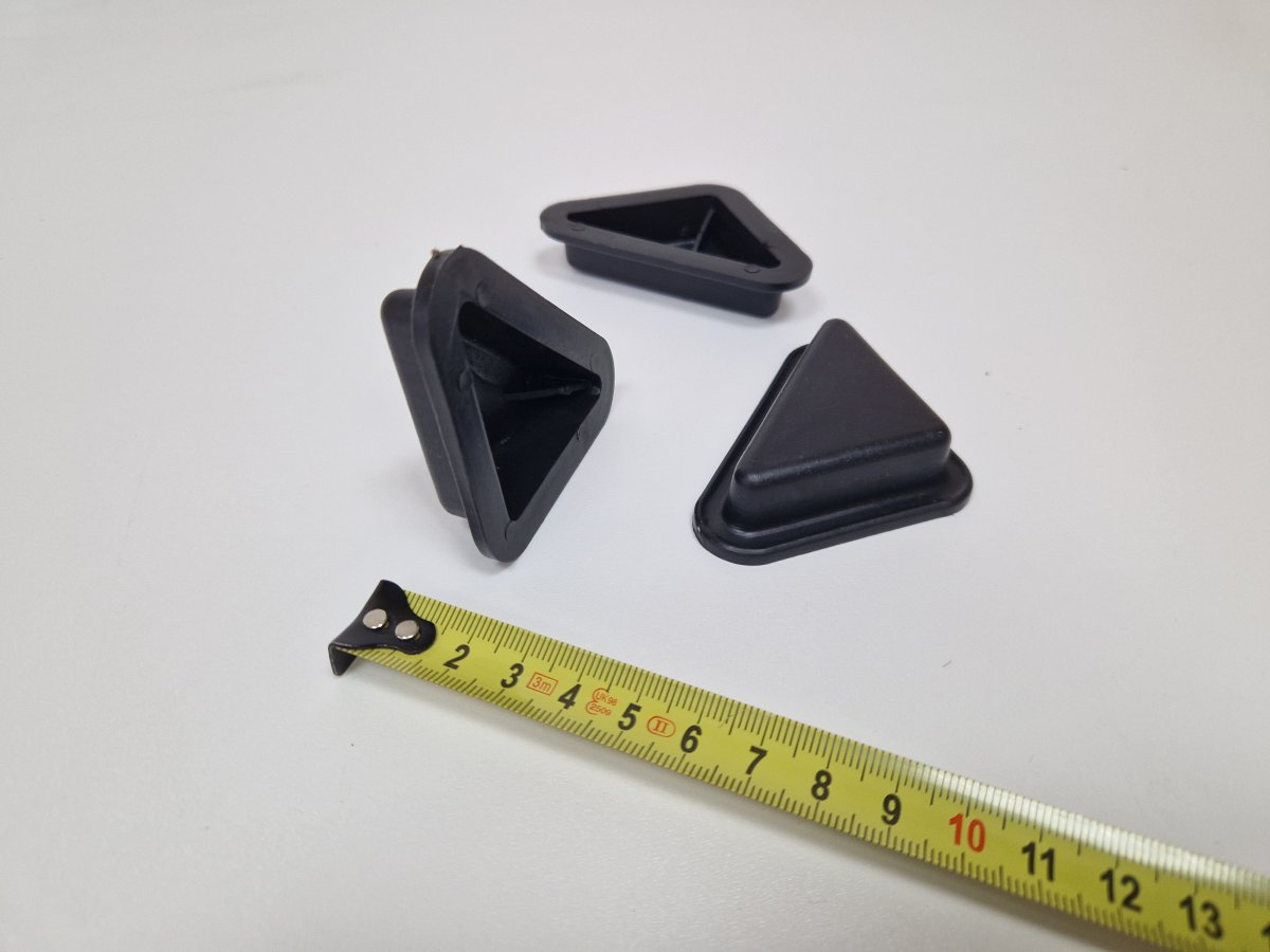 Picior plastic P01 – DGL15 triunghiular